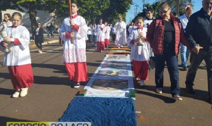 Celebração de Corpus Christi atrai fiéis de todos os cantos em Santa Helena