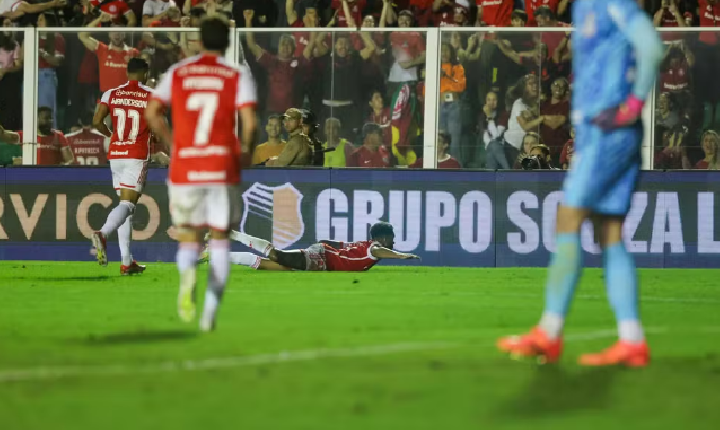 Grêmio perde e afunda; Inter vence com gol de Wesley