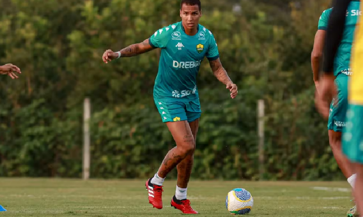 Grêmio se acerta com Deyverson; Inter sonda Calebe, do Fortaleza