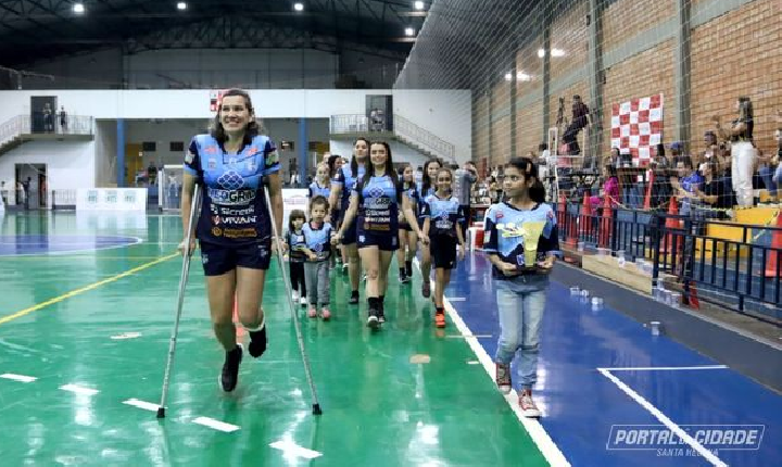 Handebol Feminino recebe homenagem do SH Futsal pela conquista dos JAP'S