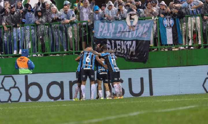 Inter arranca empate contra o Bahia; Grêmio vence e sai do Z-4