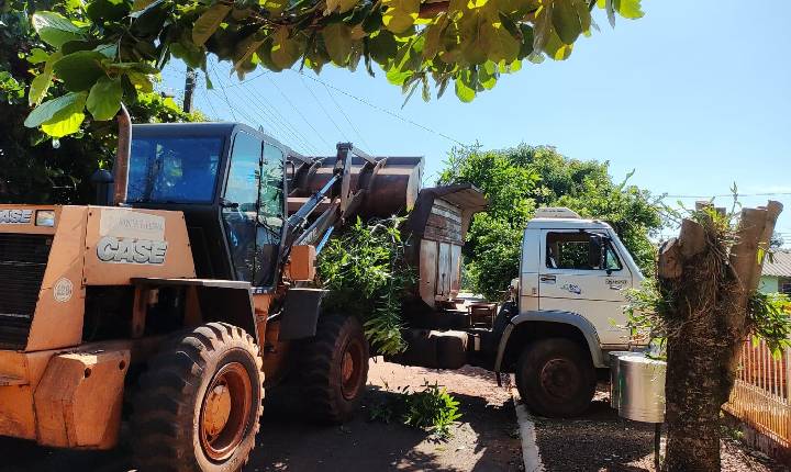 Nesta segunda começa roteiro de recolha de galhos em Santa Helena