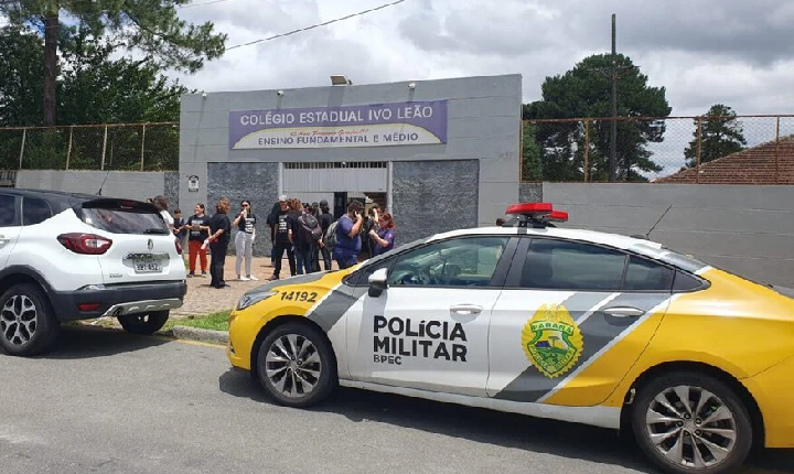 Primeiro dia de consulta sobre terceirização tem denúncias de assédio, ameaças e PM nas escolas