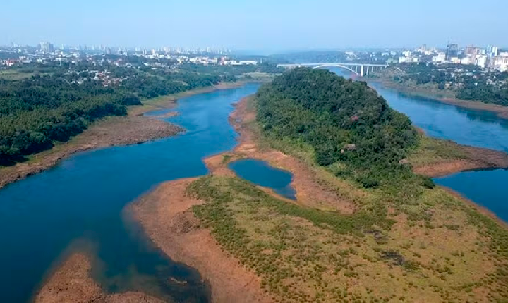 Rio Paraná está com nível de 5 a 8 metros abaixo do normal na região da Ponte da Amizade