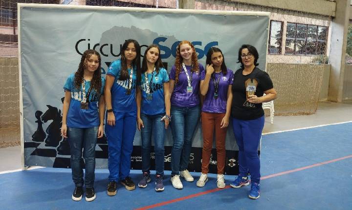 Santa Helena conquista 2 ouros e prêmio coletivo no Circuito SESC de Xadrez