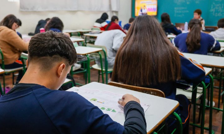 Tribunal de Contas suspende contratações para programa de terceirização de escolas