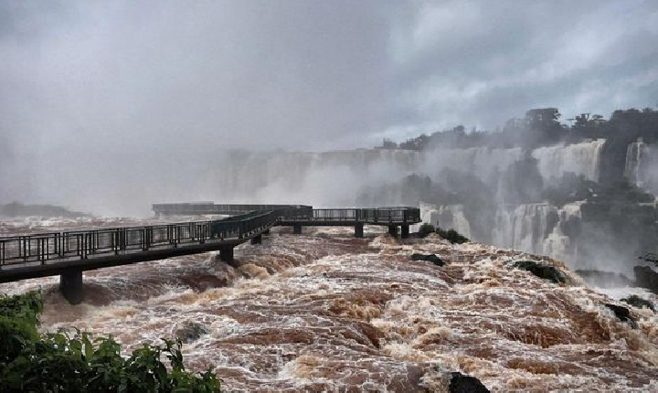 Vazão das Cataratas continua subindo e chega a 7,5 milhões de litros por segundo