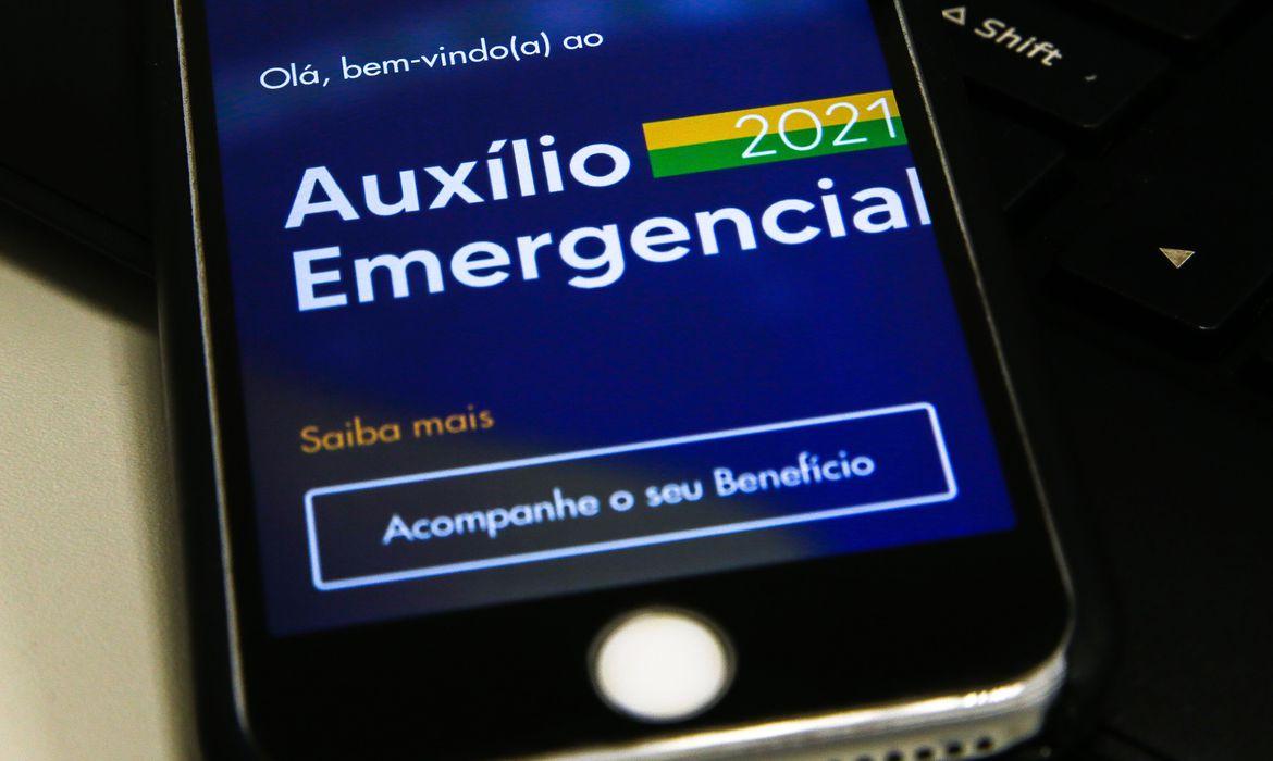 Auxílio Emergencial: nascidos em abril podem sacar 3ª parcela