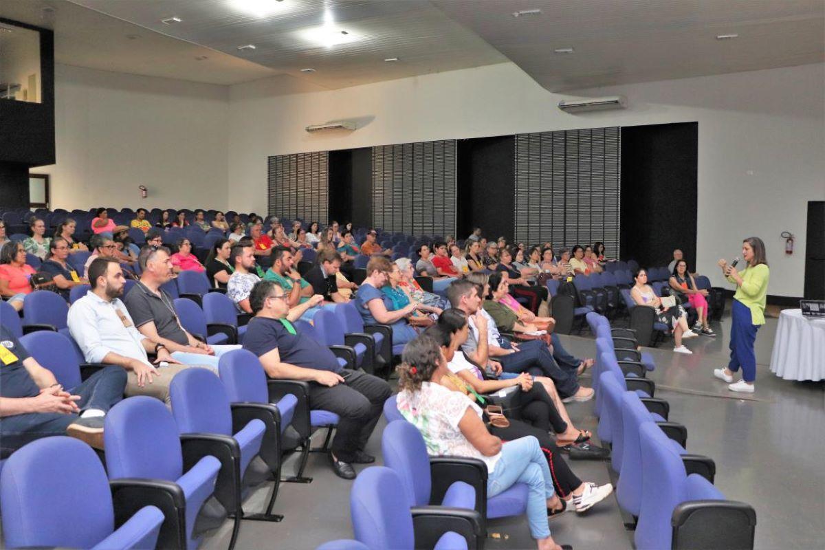 Cerca de 150 artesãos lindeiros participam de evento para estruturação regional do artesanato