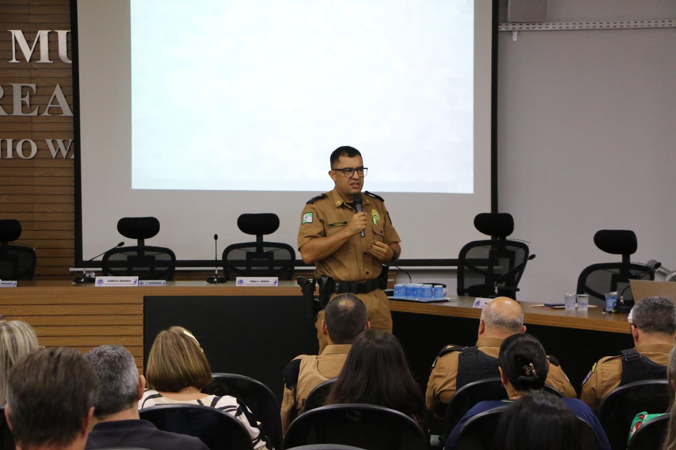 Encontro aborda segurança nos estabelecimentos de ensino em Santa Helena