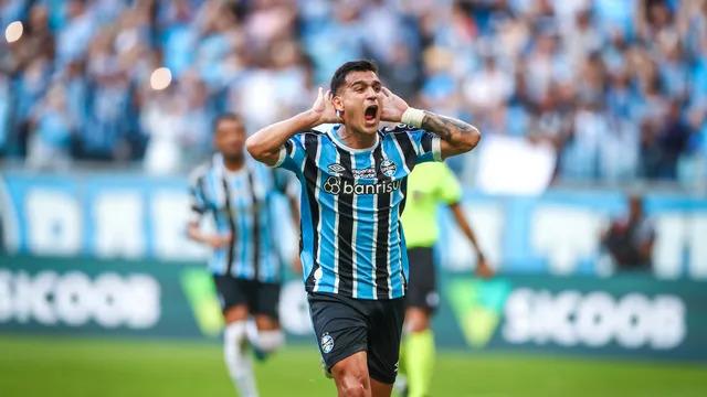 Grêmio goleia o Coritiba, afunda rival no Z-4 e assume a vice-liderança da Série A