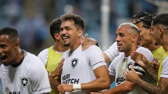 Botafogo vence o Grêmio e dispara na liderança do Brasileirão