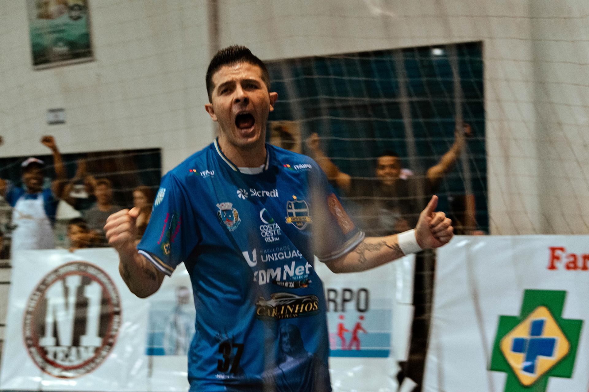 Santa Helena Futsal vence com dois do estreante Luan e está nas quartas da Copa União