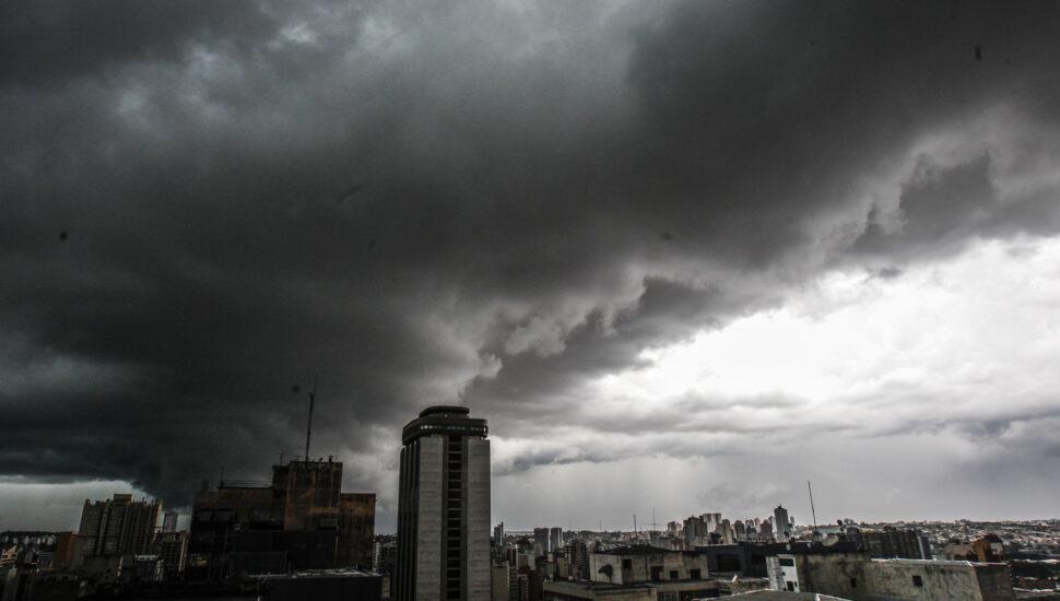 Novo ciclone a caminho do Paraná vai fazer a temperatura despencar