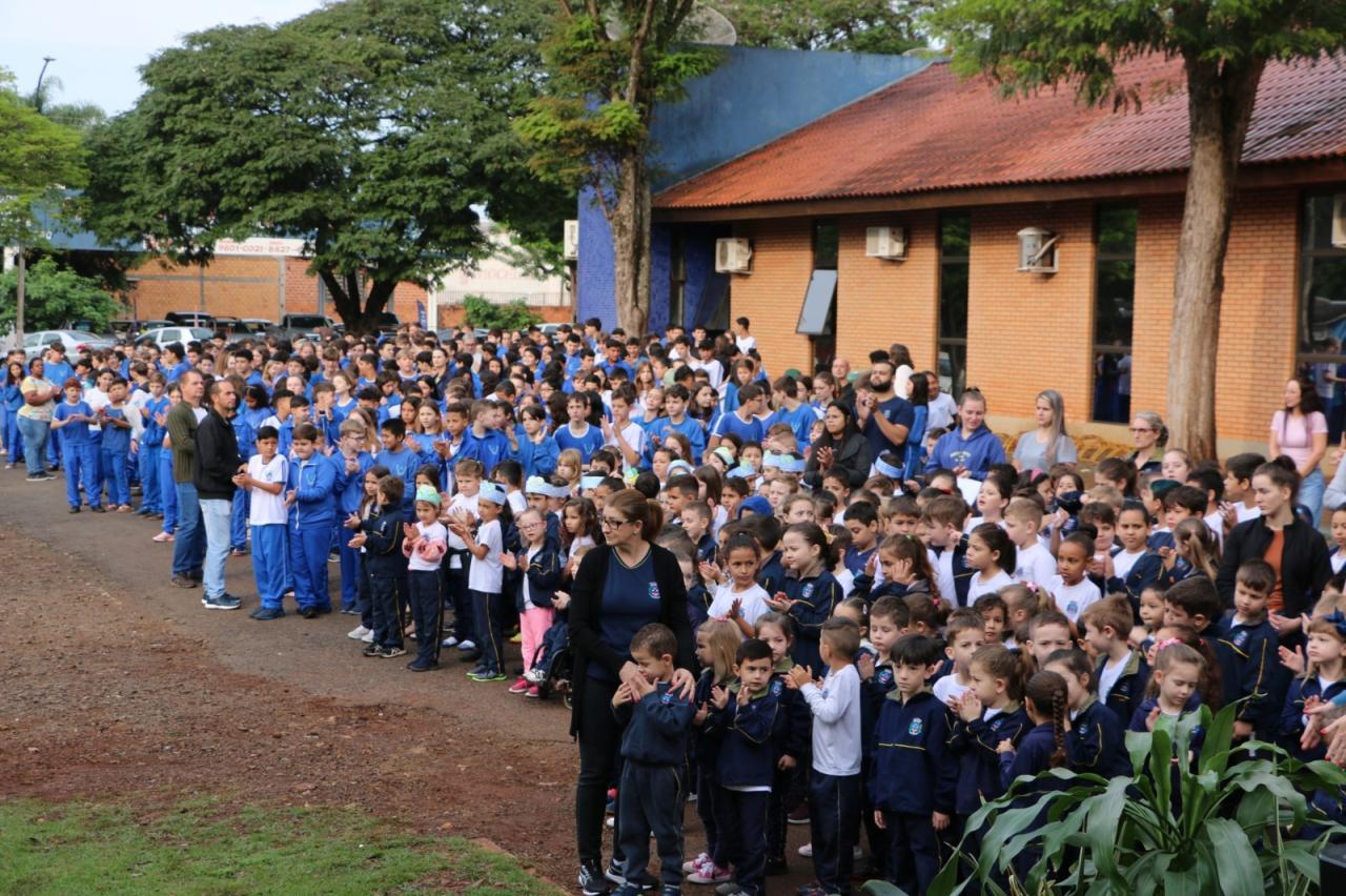 Programa inédito, Educa Mais Santa Helena concede bolsa de 300 reais por aluno.