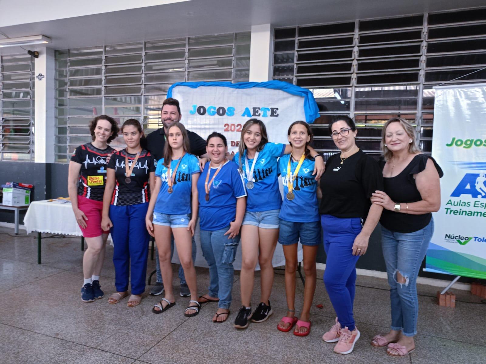 Graciliano Ramos conquista medalhas no Xadrez e Tênis de Mesa no 2º Jogos AETES