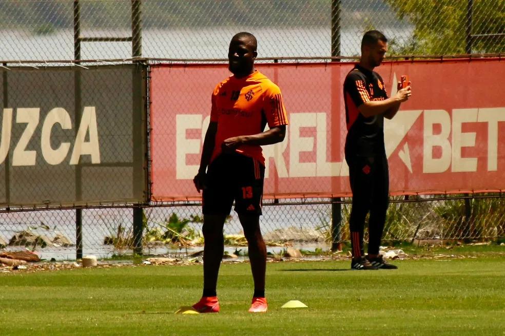 Grêmio e Internacional voltam aos treinos visando volta do Brasileirão