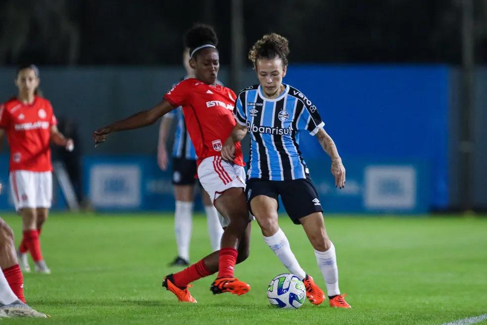 Inter e Grêmio disputam primeira partida da final do Gauchão Feminino