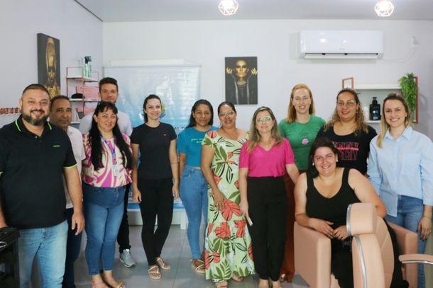 Programa Qualifica Santa Helena inicia curso de Escova-Modelagem de Cabelos