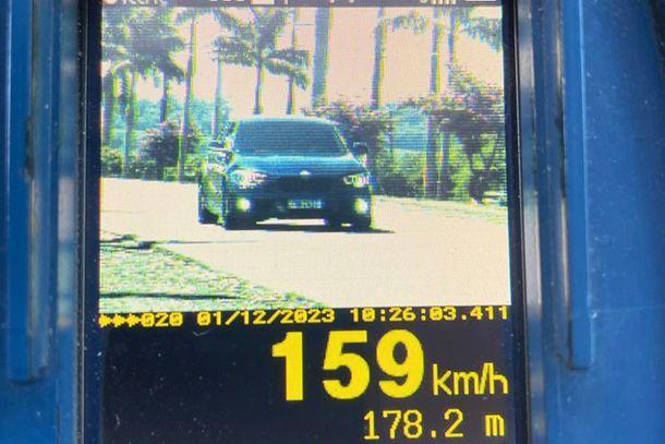 Carro é flagrado a 159 km/h, dobro do permitido na PR-488, em SH