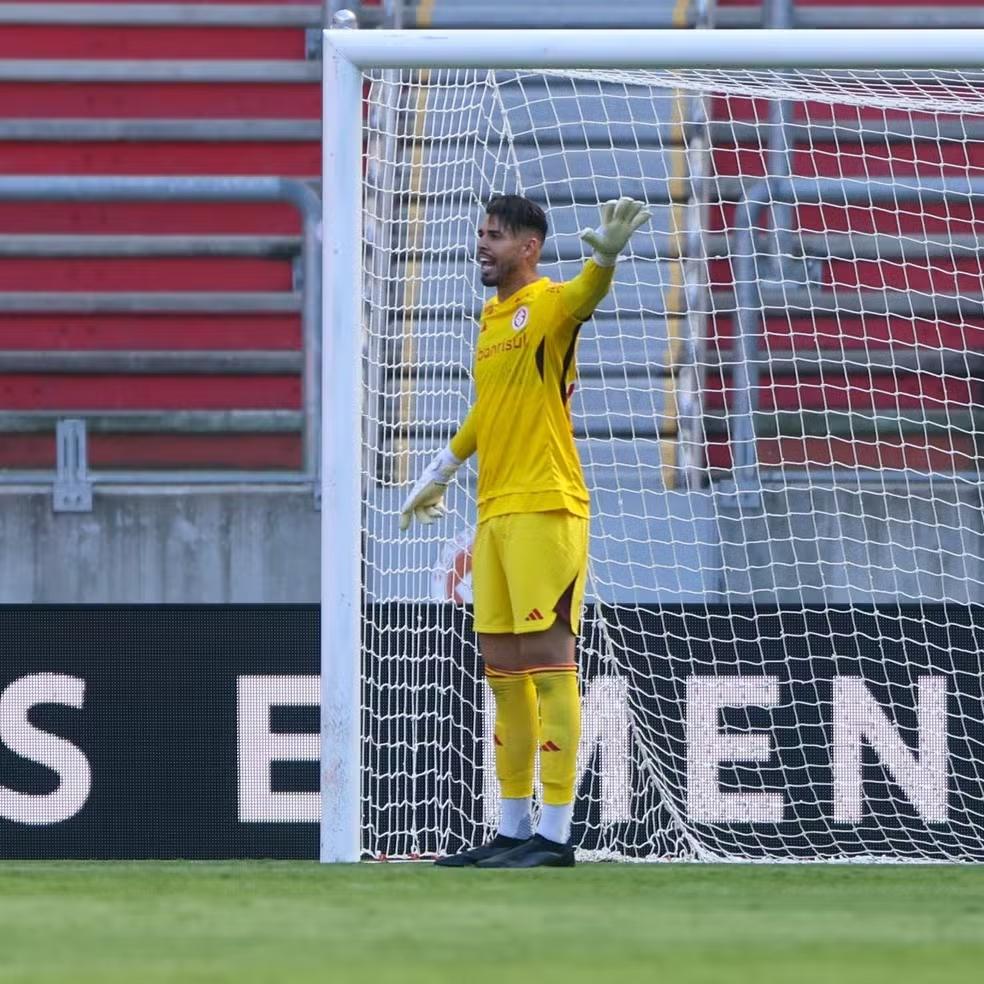 Geromel treina mas ainda é desfalque; Ivan passa por cirurgia