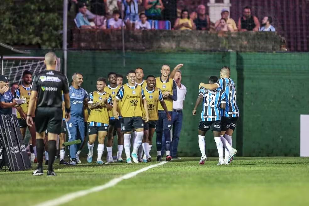 Grêmio e Inter vencem e se mantém líder e vice, respectivamente, do Gauchão