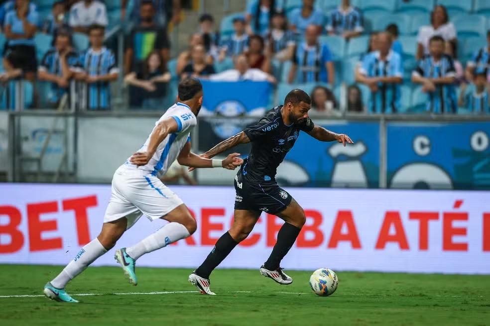 Grêmio vence a 5ª seguida e segue líder; Inter joga nesta quarta-feira, fora de casa