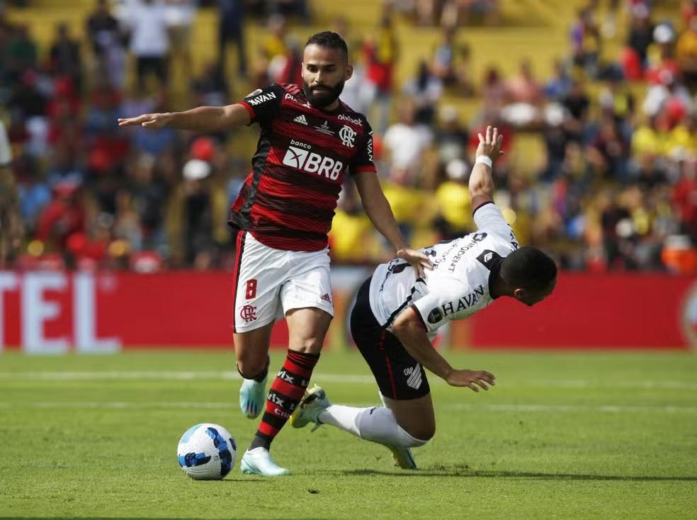 Grêmio é denunciado no TJD-RS; Inter anuncia Thiago Maia