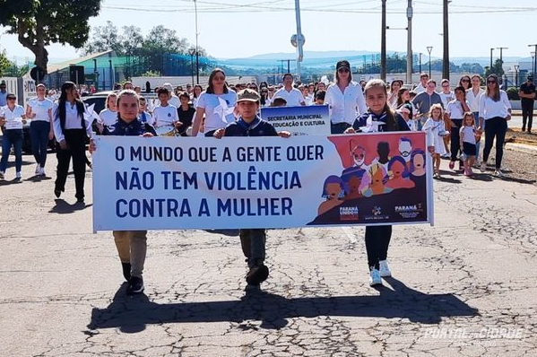 Caminhada do Meio-Dia marca o Dia de Combate ao Feminicídio em Santa Helena