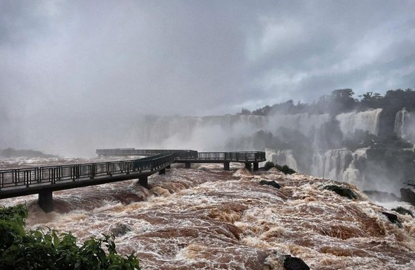 Vazão das Cataratas continua subindo e chega a 7,5 milhões de litros por segundo