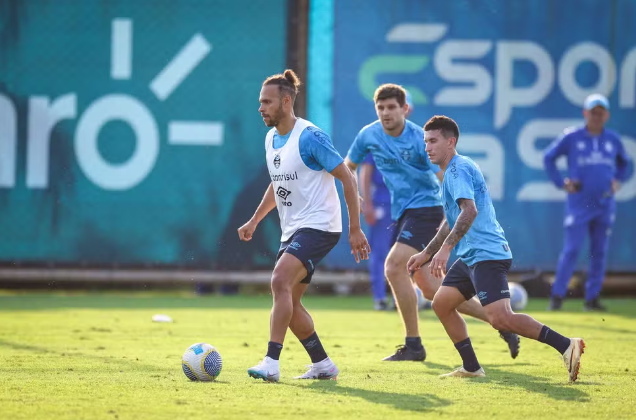 Braithwaite faz primeiro treino; Rochet segue fora