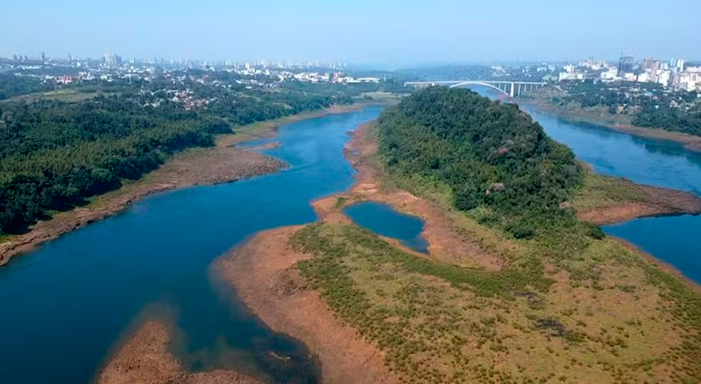 Rio Paraná está com nível de 5 a 8 metros abaixo do normal na região da Ponte da Amizade