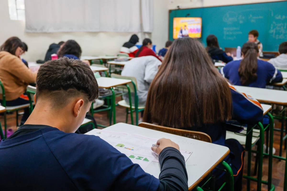 Tribunal de Contas suspende contratações para programa de terceirização de escolas